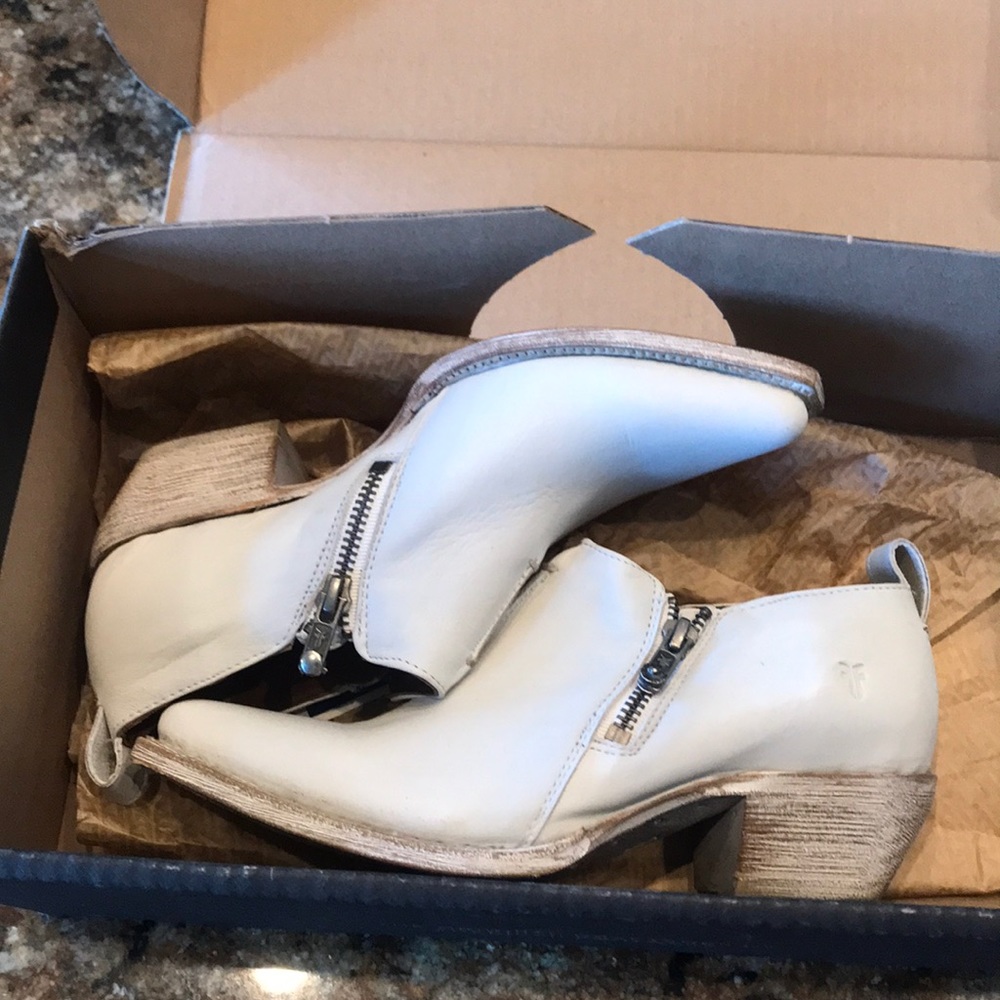 Sacha Moto Shootie- cream/white Frye booties